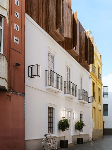 Hotels / Restaurants, Renovation, Conversion