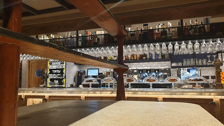 Hotels / Restaurants, Interior Architecture & Design, Renovation