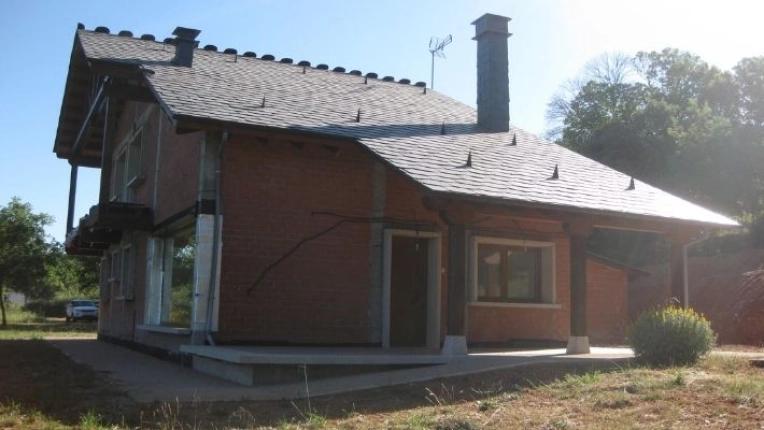 Single-Family Homes, New Build, rustic, Traditional